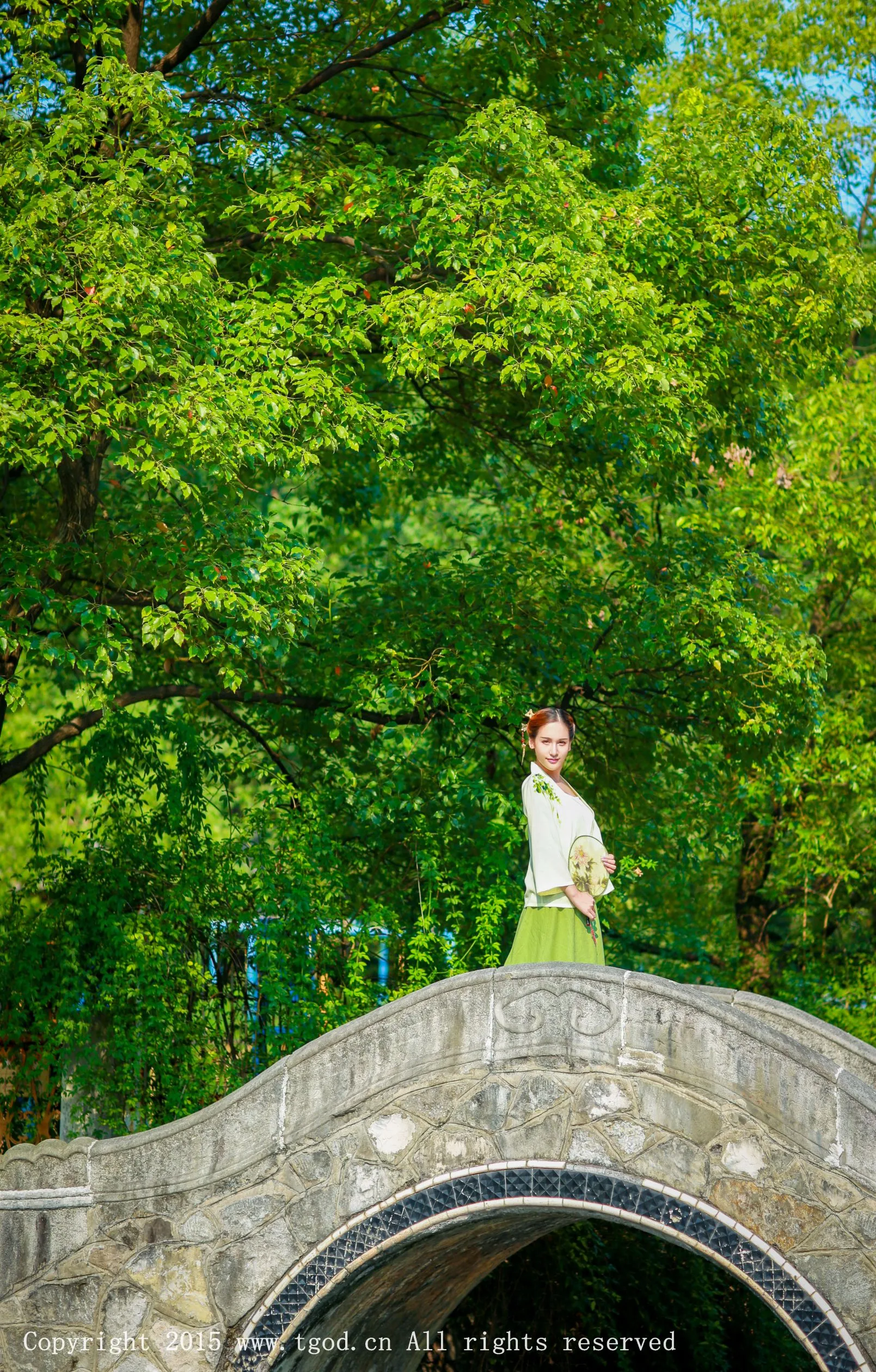 [TGOD đề cử Nữ thần] Nữ thần băng giá - Vẻ đẹp tươi tắn và cổ điển trong bộ ảnh Hanfu - 24